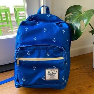 Blue palm tree print Hershel backpack with padded laptop sleeve